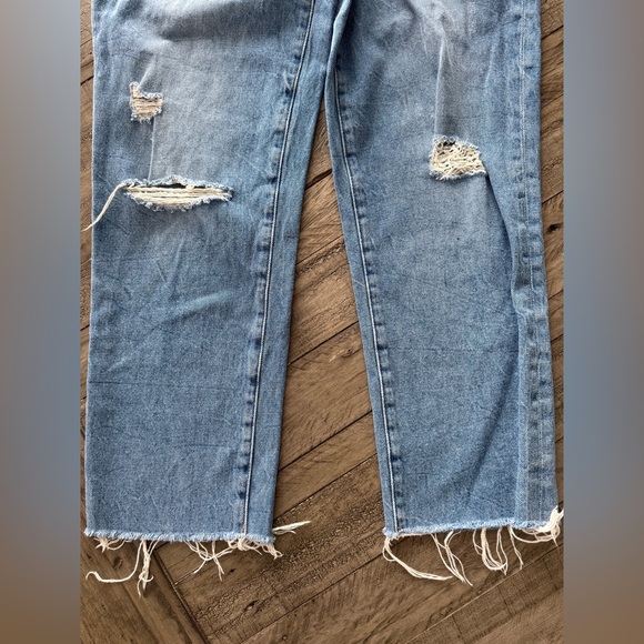 Tommy Hilfiger Slim Boyfriend Distressed Jeans, size 8. - Picture 4 of 10